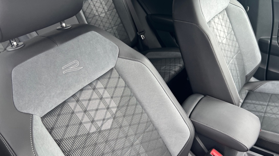 Used Volkswagen T-Roc 2025 for sale - 76523517: Photo 35