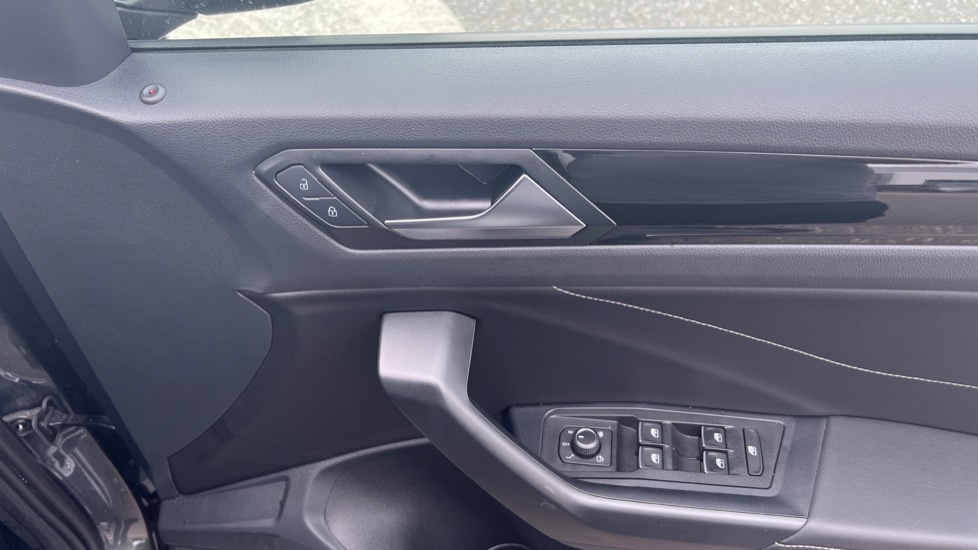 Used Volkswagen T-Roc 2025 for sale - 76523517: Photo 37