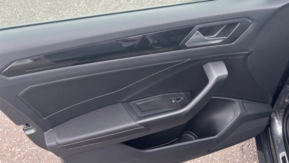 Used Volkswagen T-Roc 2025 for sale - 76523517: Photo 41