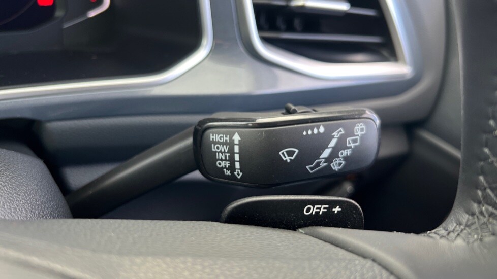 Used Volkswagen T-Roc 2023 for sale - 76539850: Photo 32