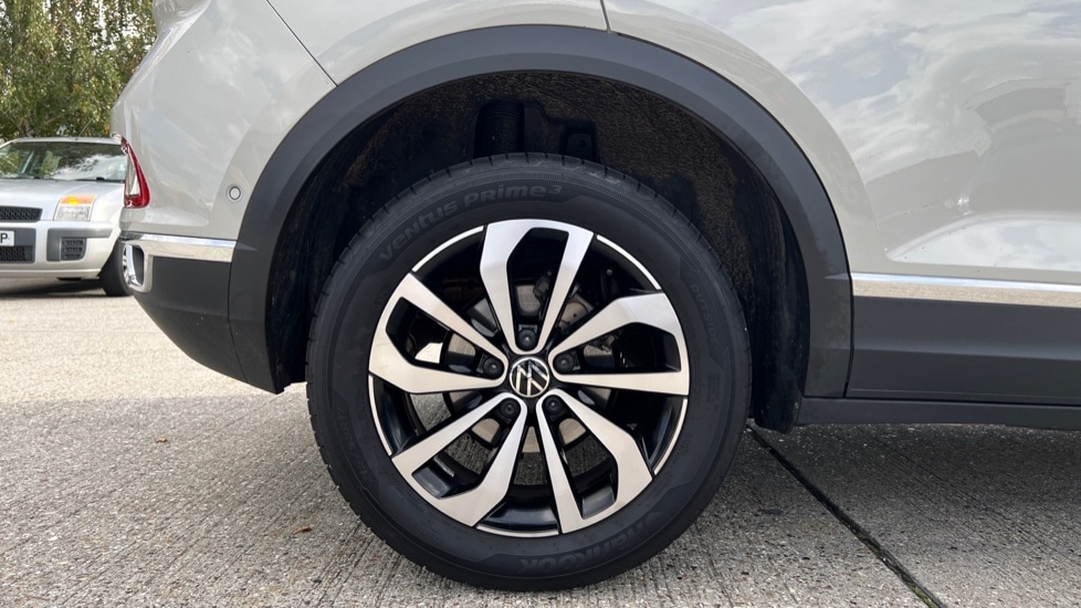 Used Volkswagen T-Roc 2023 for sale - 76539850: Photo 5