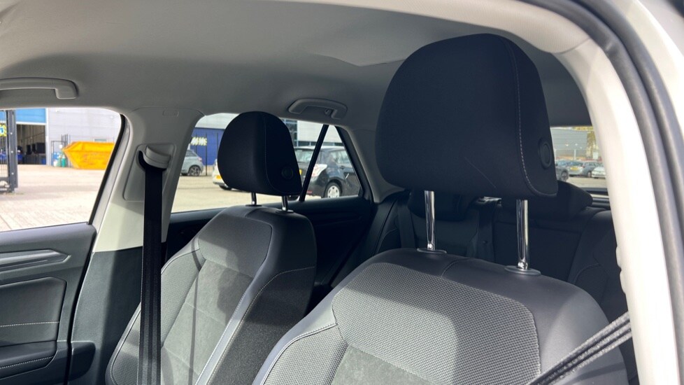 Used Volkswagen T-Roc 2023 for sale - 76539850: Photo 54