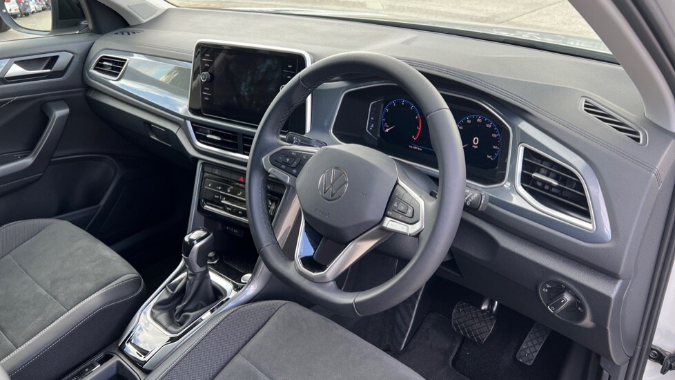 Used Volkswagen T-Roc 2023 for sale - 76539850: Photo 6