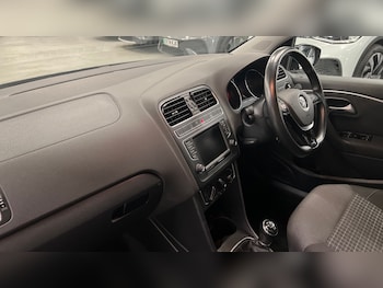 Used Volkswagen Polo 2016 for sale - 75484501: Photo