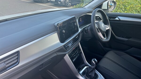 Used Volkswagen T-Roc 2025 for sale - 76025291: Photo 2
