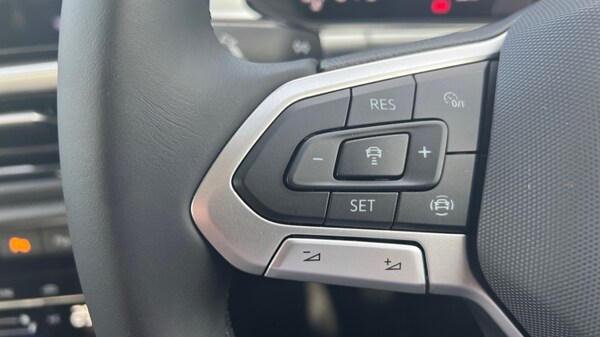 Used Volkswagen T-Roc 2025 for sale - 76025291: Photo 30