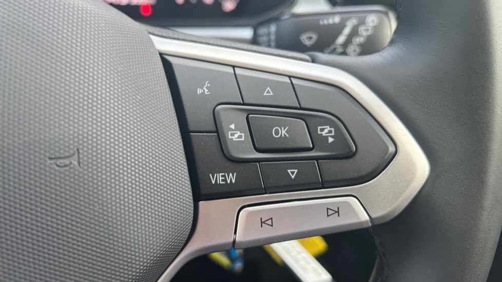 Used Volkswagen T-Roc 2025 for sale - 76025291: Photo 31