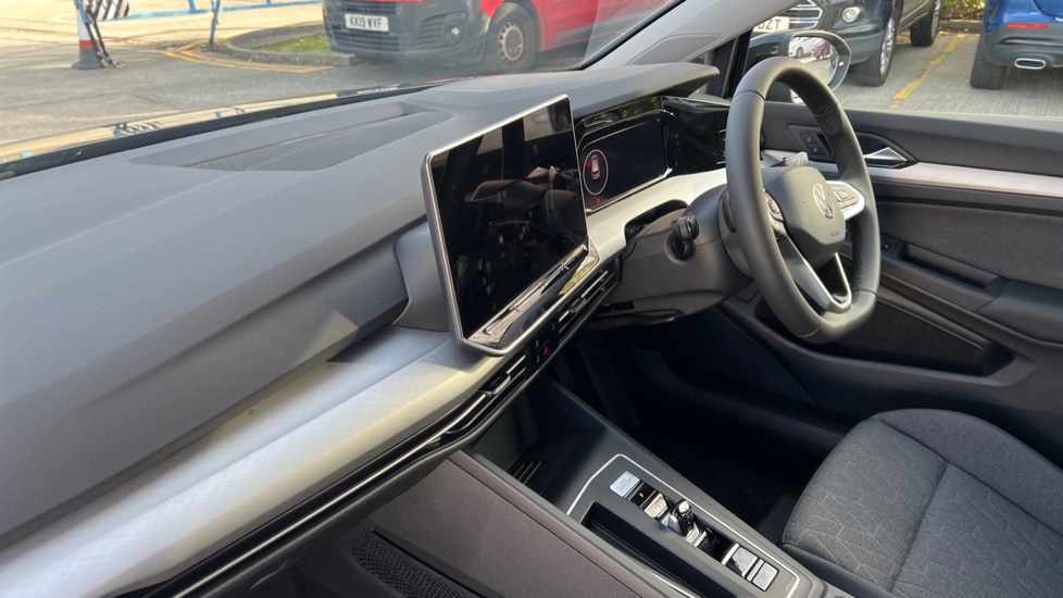 Used Volkswagen Golf 2025 for sale - 76888828: Photo 2