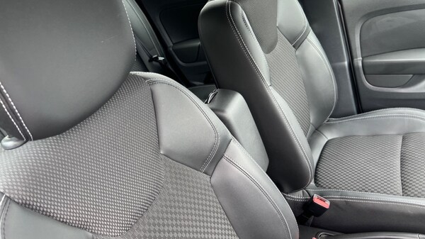 Used Renault Clio 2017 for sale - 75484489: Photo 28