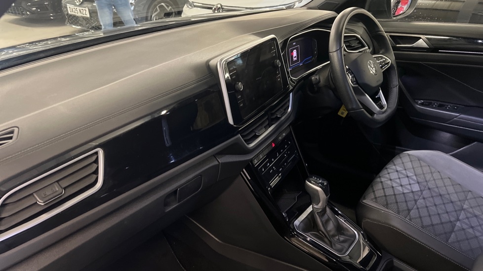 Used Volkswagen T-Roc 2023 for sale - 76971486: Photo 2