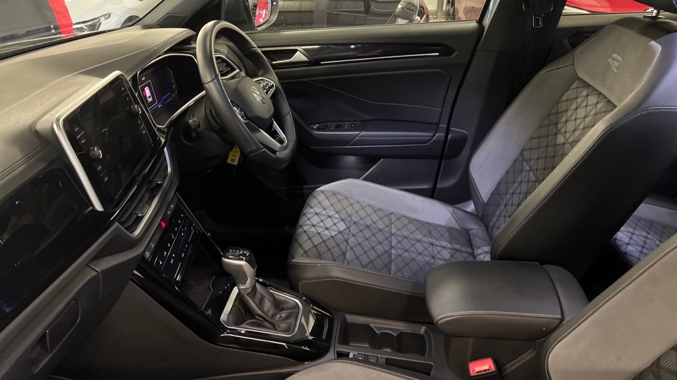 Used Volkswagen T-Roc 2023 for sale - 76971486: Photo 28
