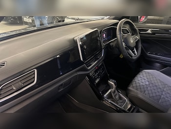 Used Volkswagen T-Roc 2023 for sale - 76971486: Photo