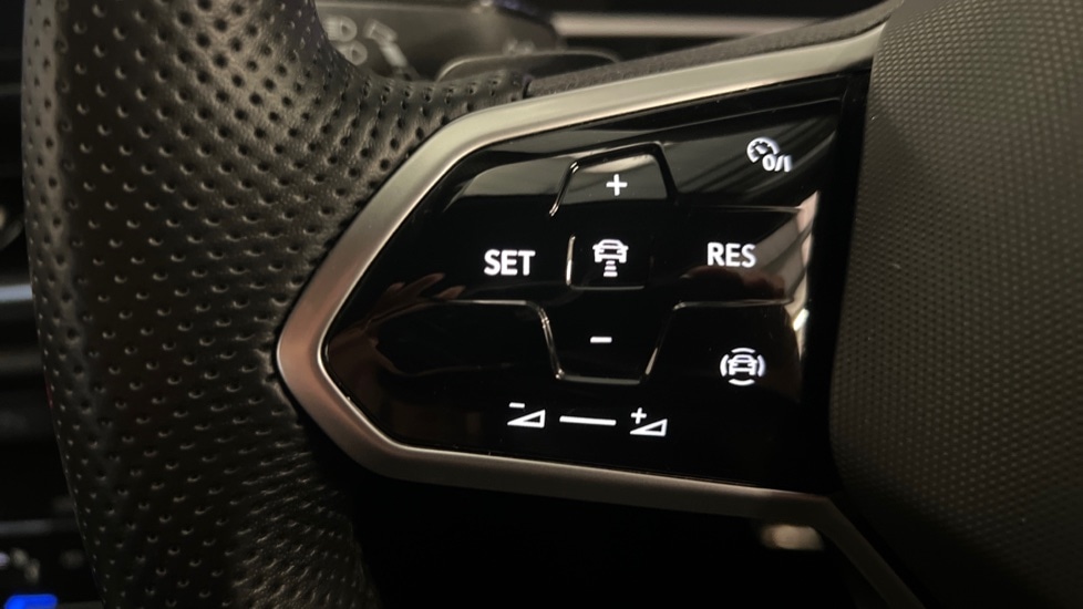 Used Volkswagen T-Roc 2023 for sale - 76971486: Photo 30