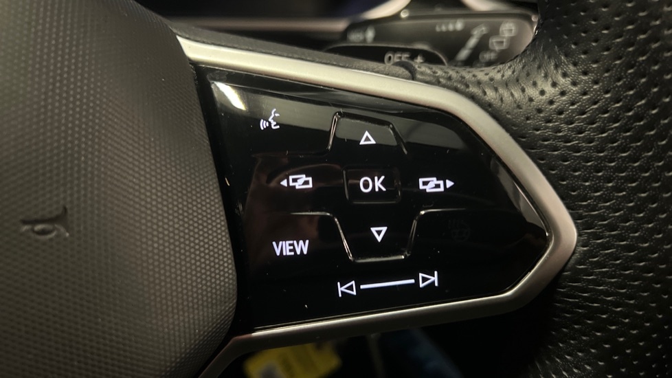 Used Volkswagen T-Roc 2023 for sale - 76971486: Photo 31