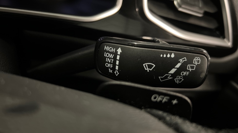 Used Volkswagen T-Roc 2023 for sale - 76971486: Photo 32