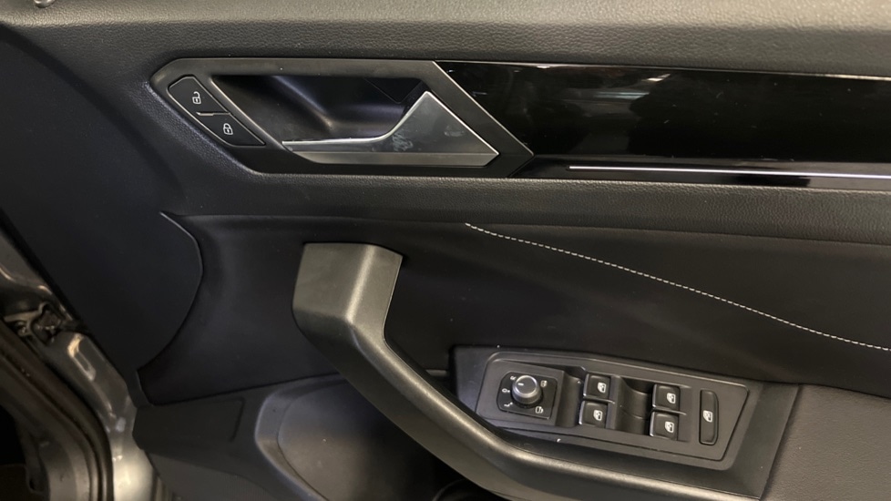 Used Volkswagen T-Roc 2023 for sale - 76971486: Photo 37