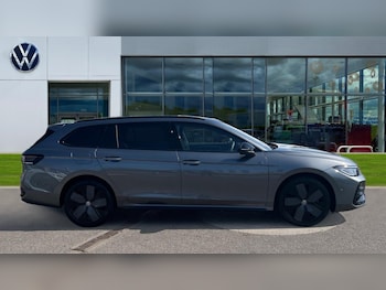 Used Volkswagen Passat 2025 for sale - 75484549: Photo