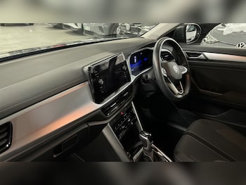 Used Volkswagen T-Roc 2023 for sale - 76438071: Photo