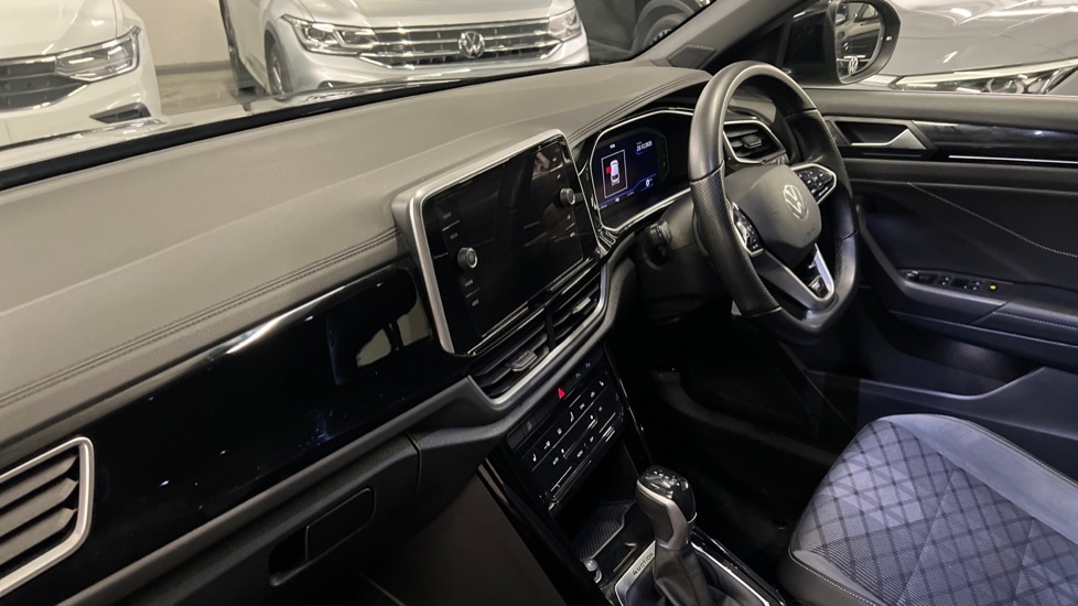 Used Volkswagen T-Roc 2022 for sale - 77042896: Photo 2