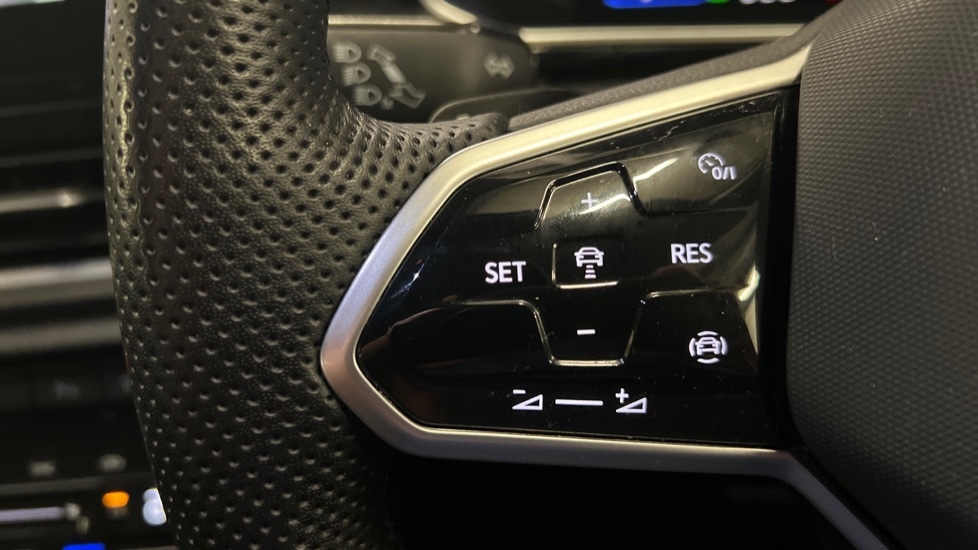 Used Volkswagen T-Roc 2022 for sale - 77042896: Photo 30