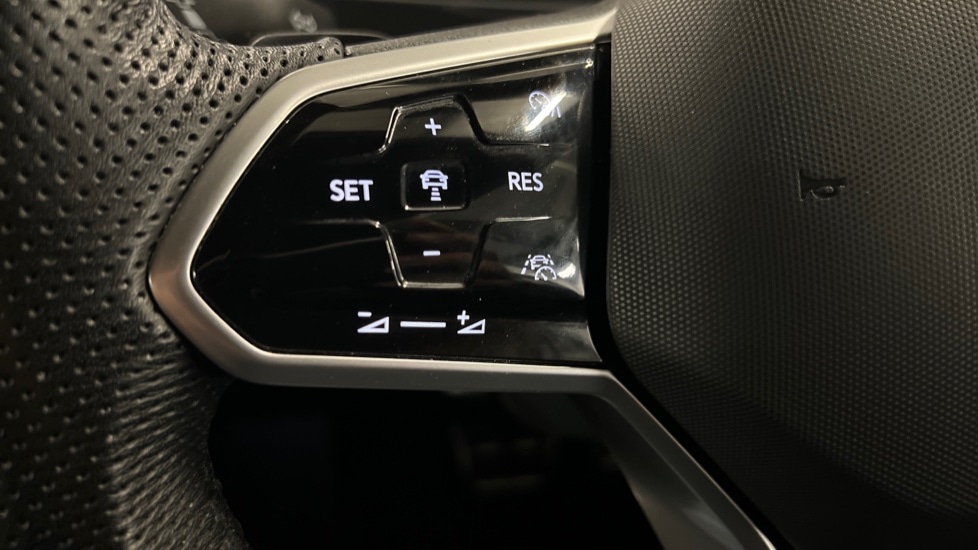 Used Volkswagen Tiguan 2024 for sale - 77018275: Photo 48