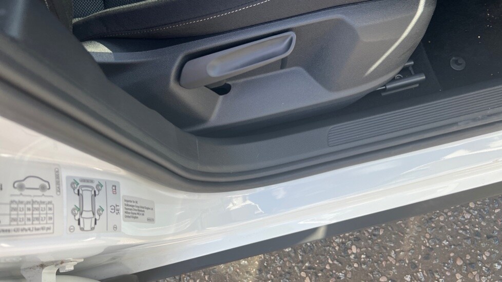 Used Volkswagen T-Roc 2025 for sale - 76870588: Photo 40