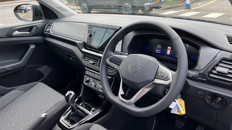 Used Volkswagen T-Cross 2025 for sale - 76873942: Photo 6
