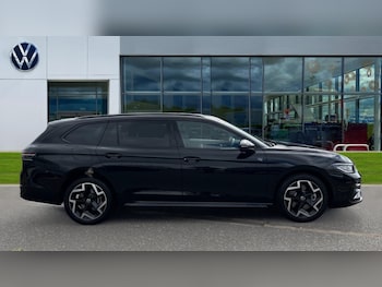 Used Volkswagen Passat 2025 for sale - 75943090: Photo