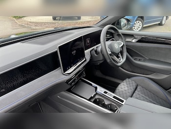 Used Volkswagen Passat 2025 for sale - 76021877: Photo 2