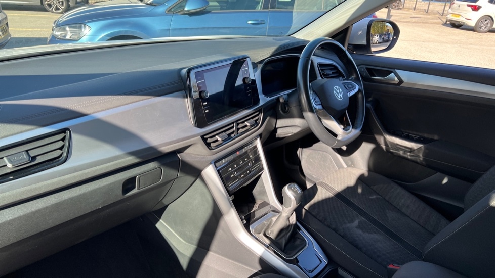 Used Volkswagen T-Roc 2023 for sale - 76328303: Photo 2