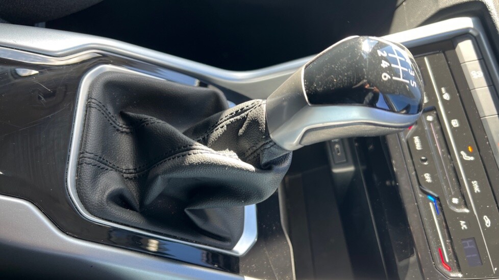 Used Volkswagen T-Roc 2023 for sale - 76328303: Photo 36