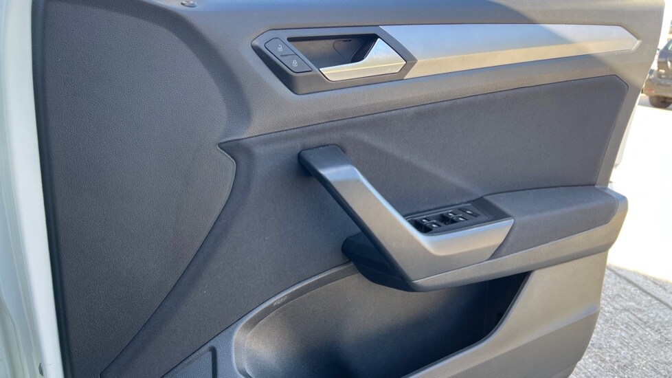 Used Volkswagen T-Roc 2023 for sale - 76328303: Photo 37