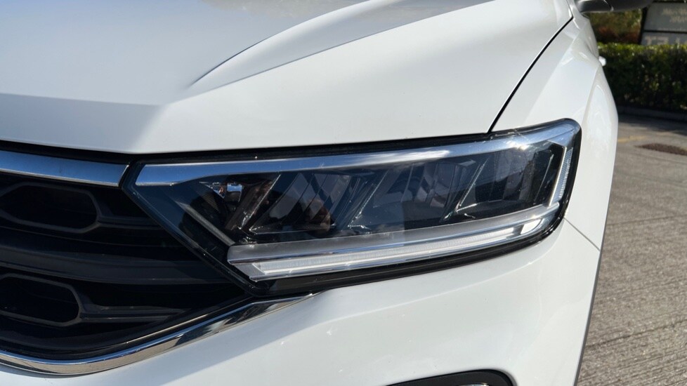 Used Volkswagen T-Roc 2023 for sale - 76328303: Photo 42