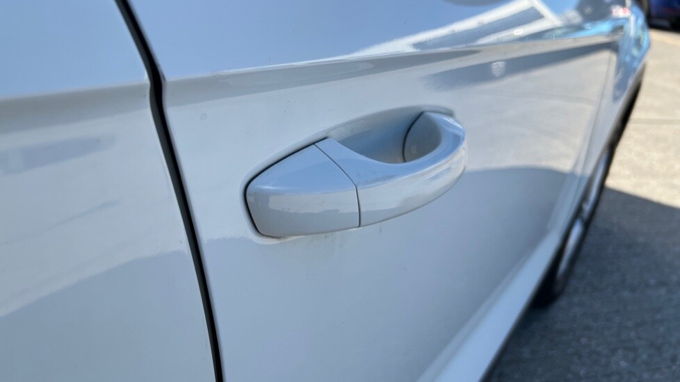 Used Volkswagen T-Roc 2023 for sale - 76328303: Photo 45