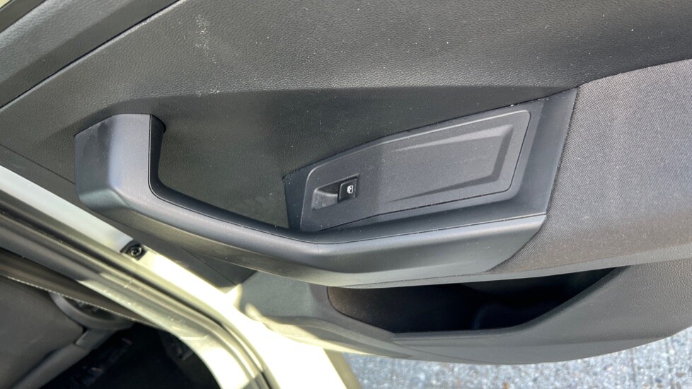 Used Volkswagen T-Roc 2023 for sale - 76328303: Photo 54