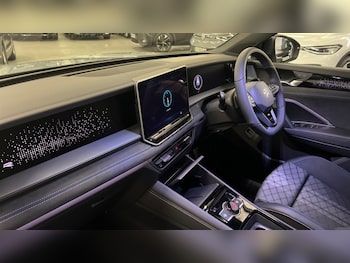 Used Volkswagen Touran 2025 for sale - 76872834: Photo