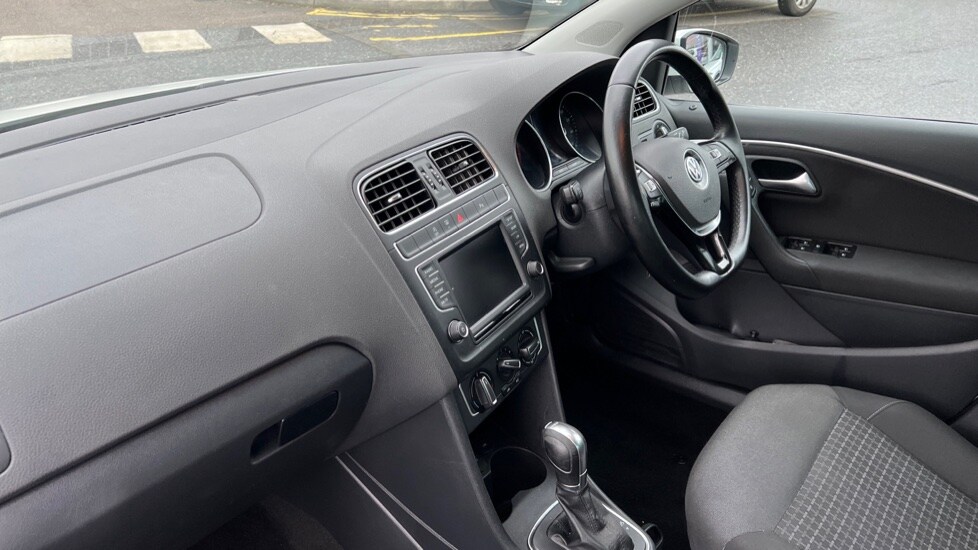 Used Volkswagen Polo 2016 for sale - 76999258: Photo 2