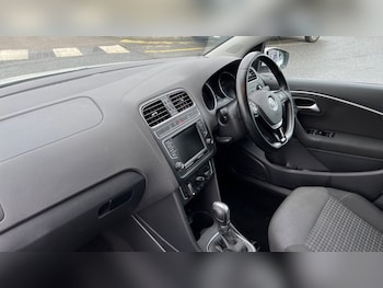 Used Volkswagen Polo 2016 for sale - 76999258: Photo