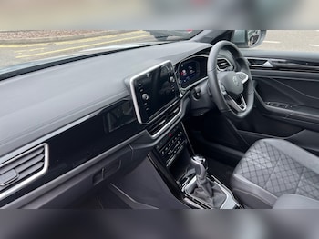 Used Volkswagen T-Roc 2024 for sale - 75484551: Photo