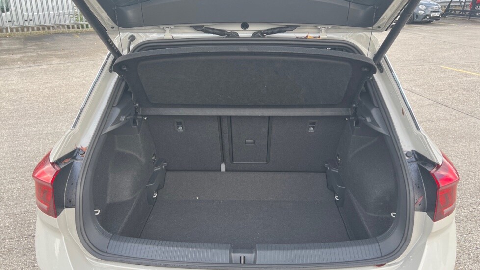 Used Volkswagen T-Roc 2025 for sale - 76025312: Photo 16