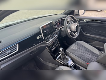 Used Volkswagen T-Roc 2025 for sale - 76025312: Photo