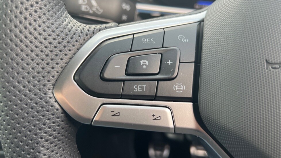 Used Volkswagen T-Roc 2025 for sale - 76025312: Photo 31