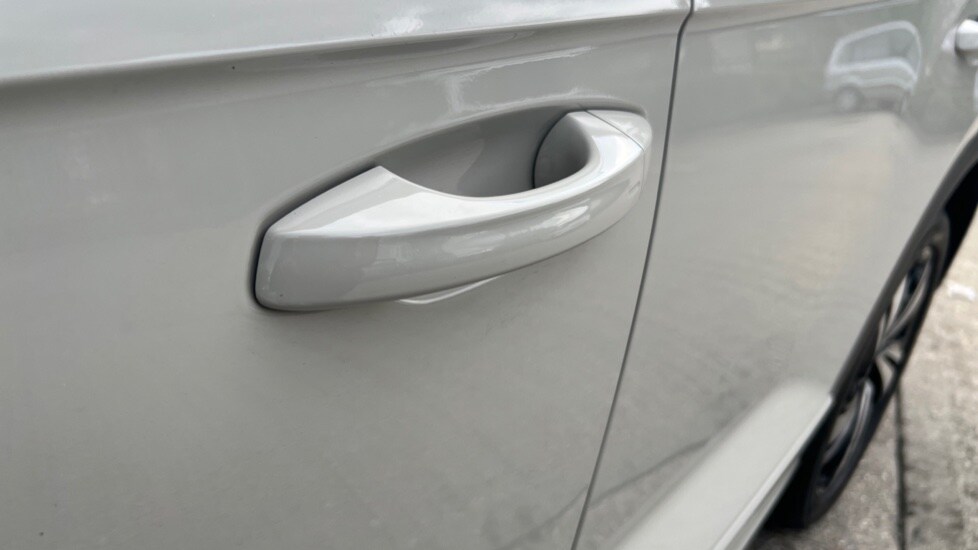 Used Volkswagen T-Roc 2025 for sale - 76025312: Photo 44