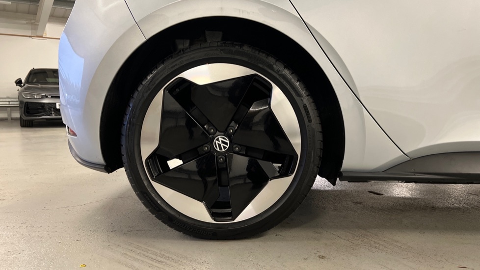 Used Volkswagen ID.3 2025 for sale - 76873125: Photo 5