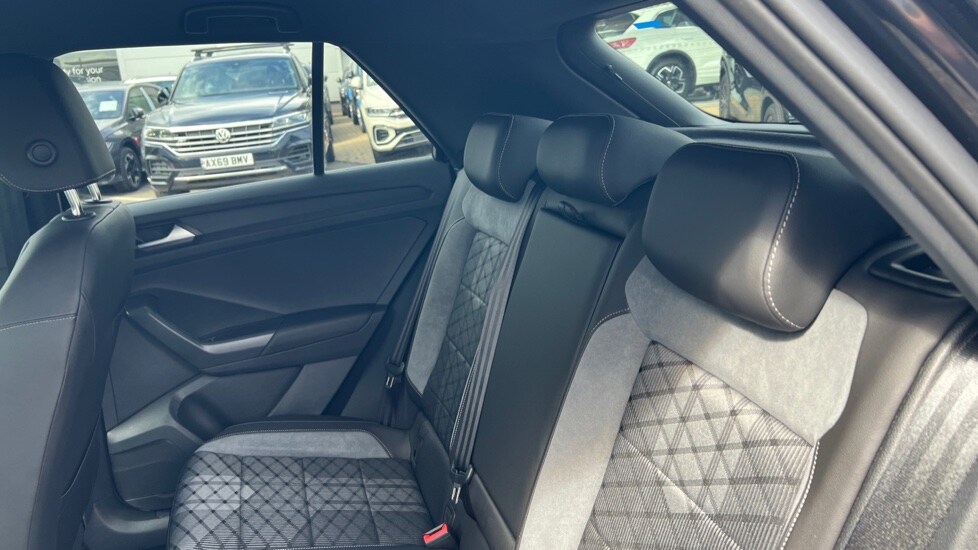 Used Volkswagen T-Roc 2025 for sale - 76025276: Photo 15