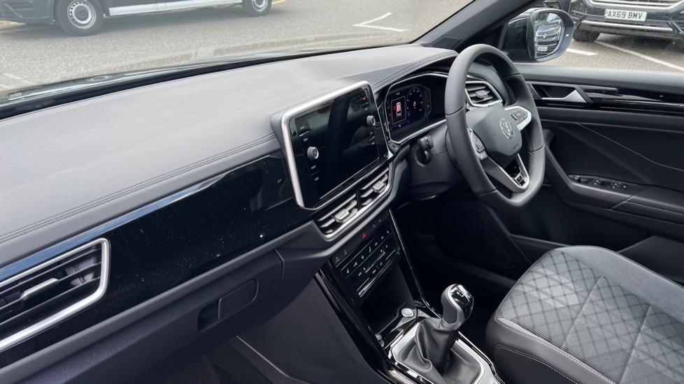 Used Volkswagen T-Roc 2025 for sale - 76025276: Photo 2