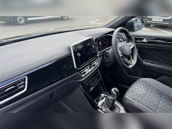 Used Volkswagen T-Roc 2025 for sale - 76025276: Photo 2