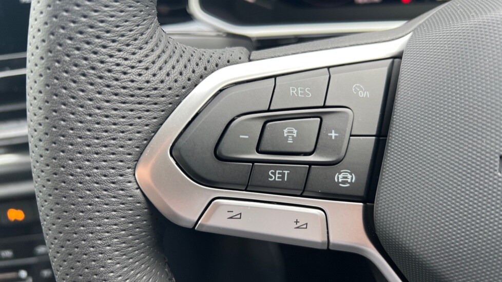 Used Volkswagen T-Roc 2025 for sale - 76025276: Photo 30