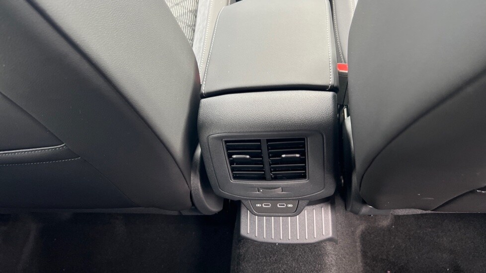 Used Volkswagen T-Roc 2025 for sale - 76025276: Photo 34