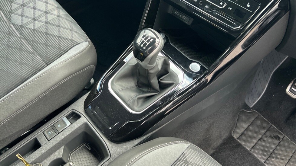 Used Volkswagen T-Roc 2025 for sale - 76025276: Photo 36